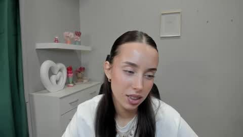 Snapshot of adelesolo chatting on 04-15-26, 05:58 Adele online show from 04-15-26, 05:58