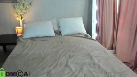 Snapshot of adelina_bliss chatting on 04-28-26, 01:26 Adelina bliss online show from 04-28-26, 01:26