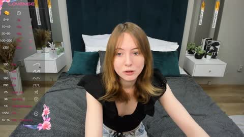 Snapshot of adelina_cowell chatting on 12-06-24, 02:38 Adelina online show from 12-06-24, 02:38