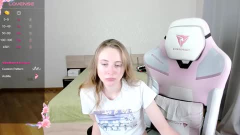 Snapshot of adelina_cowell chatting on 09-14-25, 09:30 Adelina online show from 09-14-25, 09:30