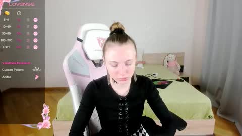 Snapshot of adelina_cowell chatting on 09-16-25, 09:43 Adelina online show from 09-16-25, 09:43
