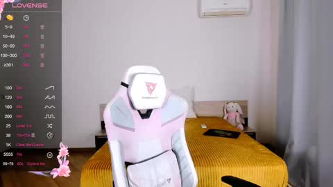 Snapshot of adelina_cowell chatting on 09-20-25, 09:43 Adelina online show from 09-20-25, 09:43