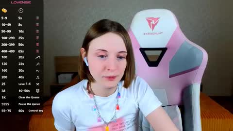 Snapshot of adelina_cowell chatting on 02-16-26, 09:27 Adelina online show from 02-16-26, 09:27