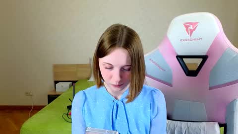 Snapshot of adelina_cowell chatting on 02-22-26, 09:30 Adelina online show from 02-22-26, 09:30