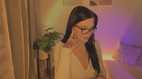 Snapshot of adelinaacute chatting on 10-19-25, 08:53 Adelinaacute online show from 10-19-25, 08:53