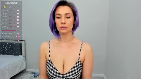 Selena online show from 02-07-26, 05:22