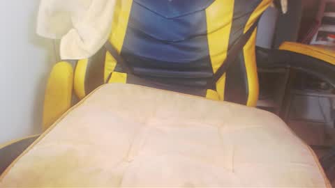 Snapshot of adellahuge22 chatting on 01-06-26, 09:29 Adellahuge05 online show from 01-06-26, 09:29