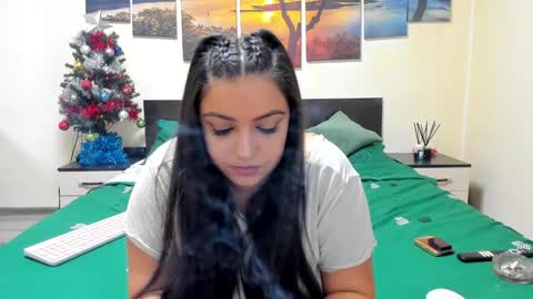 Adellineee online show from 12-30-24, 12:54