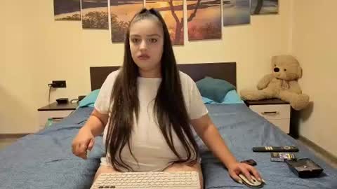 Adellineee online show from 06-20-26, 08:44