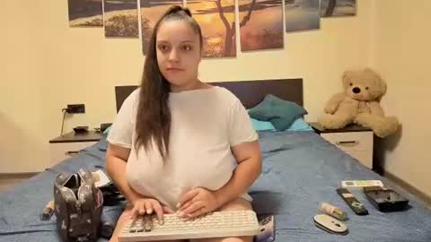 Adellineee online show from 06-22-26, 08:39