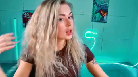 Adel online show from 10-10-25, 01:32