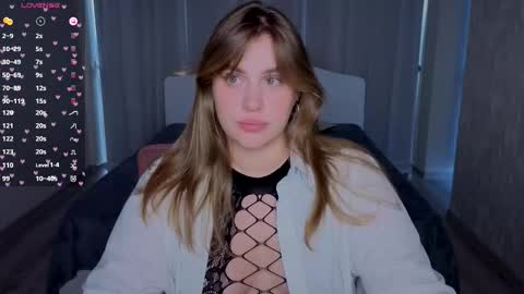Snapshot of adelynnn chatting on 09-11-25, 04:18 Ada online show from 09-11-25, 04:18