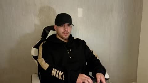 Snapshot of ades_lowe chatting on 10-10-25, 11:42 Ades online show from 10-10-25, 11:42