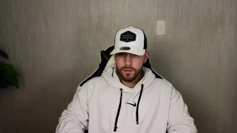 Snapshot of ades_lowe chatting on 10-23-25, 11:20 Ades online show from 10-23-25, 11:20