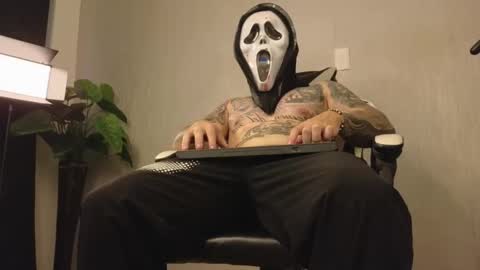 Snapshot of ades_lowe chatting on 10-31-25, 11:44 Ades online show from 10-31-25, 11:44