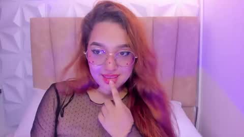 Snapshot of adhara_rousse_ chatting on 09-19-25, 12:17 ADHARA online show from 09-19-25, 12:17