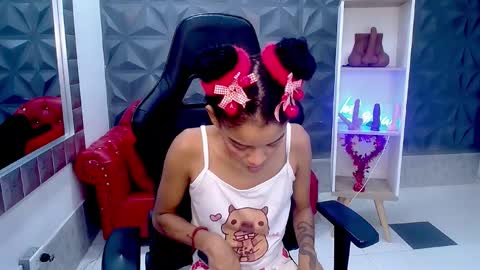 adisson_petite1 online show from 02-21-26, 05:36