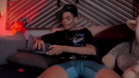 Snapshot of adonis_wb chatting on 10-20-25, 10:32 adonis_wb online show from 10-20-25, 10:32