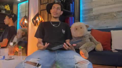 Snapshot of adonis_wb chatting on 11-18-25, 01:44 adonis_wb online show from 11-18-25, 01:44