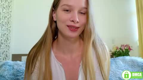 Snapshot of adorielle chatting on 05-08-26, 03:34 Lia online show from 05-08-26, 03:34