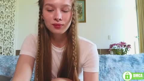 Snapshot of adorielle chatting on 05-13-26, 05:16 Lia online show from 05-13-26, 05:16