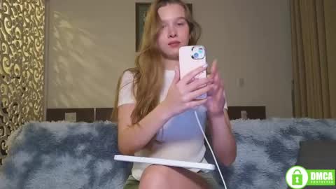 Snapshot of adorielle chatting on 05-25-26, 12:55 Lia online show from 05-25-26, 12:55