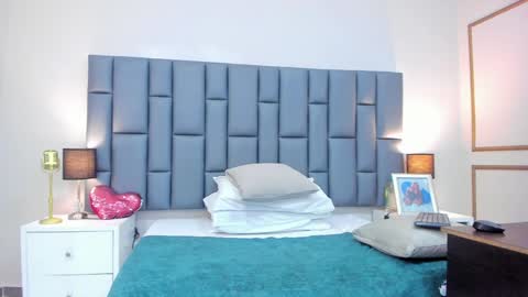 ANDREA PEREZ online show from 01-17-25, 05:51