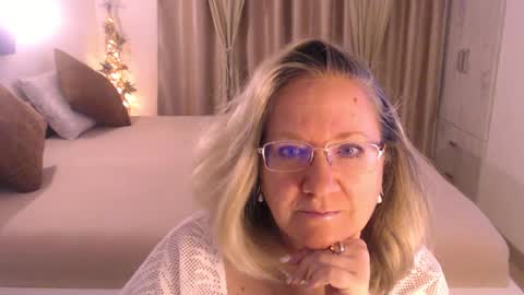 Snapshot of adrena_ chatting on 01-27-25, 04:52 Cryna online show from 01-27-25, 04:52