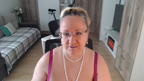Snapshot of adrena_ chatting on 03-11-25, 12:28 Cryna online show from 03-11-25, 12:28