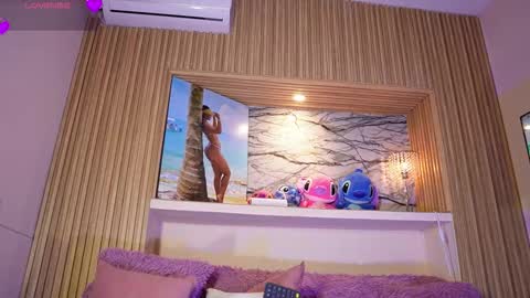 Snapshot of adri_crof chatting on 10-11-25, 04:12 Adri crof online show from 10-11-25, 04:12