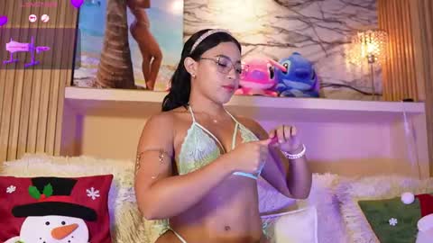 Adri crof online show from 12-17-25, 04:29