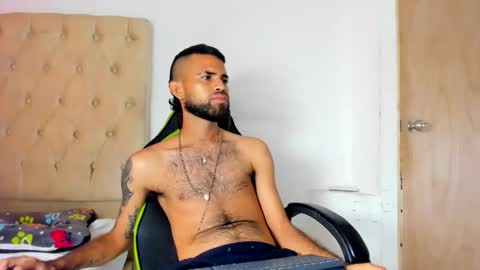 adri_sexboy229 online show from 09-11-25, 02:33