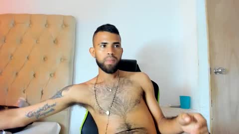 adri_sexboy229 online show from 09-11-25, 02:39