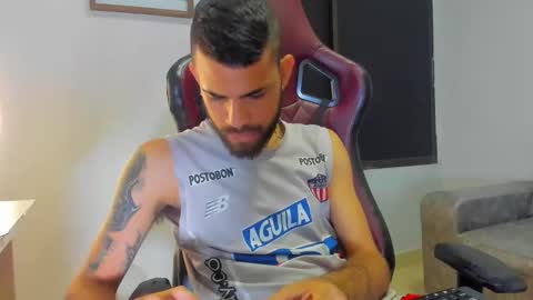 adri_sexboy229 online show from 09-18-25, 02:02