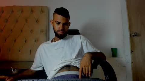 adri_sexboy229 online show from 09-23-25, 02:03