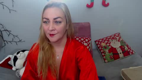 Snapshot of adrianapdes chatting on 12-30-24, 01:58 Adriana Paredes online show from 12-30-24, 01:58