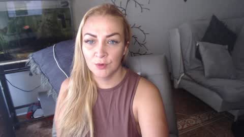 Snapshot of adrianapdes chatting on 01-28-25, 12:43 Adriana Paredes online show from 01-28-25, 12:43