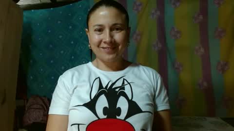 Snapshot of adrianatellez chatting on 12-06-24, 01:11 Adriana Tellez online show from 12-06-24, 01:11