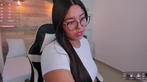 Snapshot of adrianna_rosse chatting on 10-24-25, 03:30 A D R I  online show from 10-24-25, 03:30