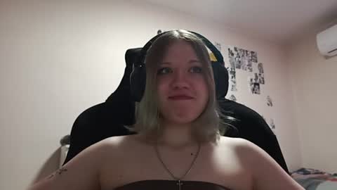 Snapshot of adriannamalango chatting on 06-23-26, 10:24 Sofa online show from 06-23-26, 10:24