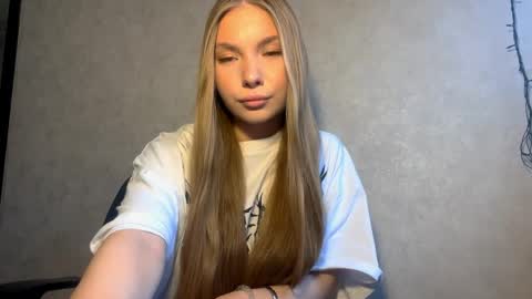 Caroline online show from 04-01-26, 02:25