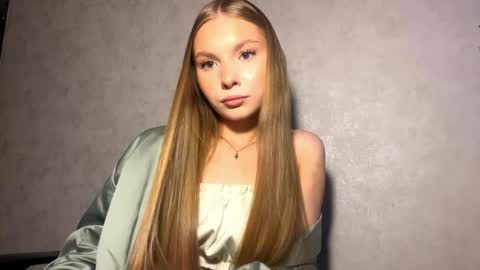 Caroline online show from 04-18-26, 03:38