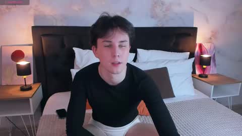 Snapshot of adrianoaubert chatting on 02-12-25, 10:35 adrianoaubert online show from 02-12-25, 10:35