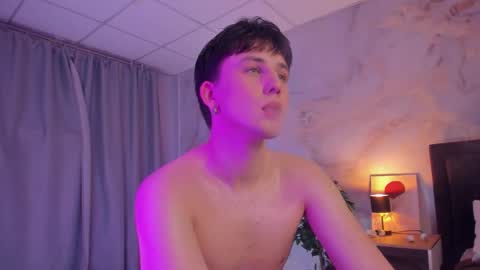 Snapshot of adrianoaubert chatting on 10-25-25, 04:13 adrianoaubert online show from 10-25-25, 04:13