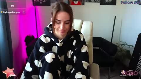 Snapshot of adrihanna chatting on 03-07-25, 06:35 Adriana online show from 03-07-25, 06:35