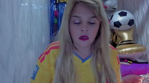 Snapshot of adriiana_fox_ chatting on 06-17-26, 06:20 adriiana_fox_ online show from 06-17-26, 06:20