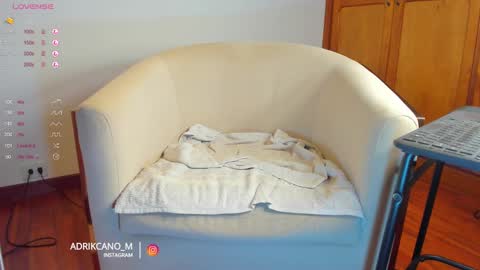 Snapshot of adrikcano_m chatting on 01-30-25, 06:13 Santi online show from 01-30-25, 06:13