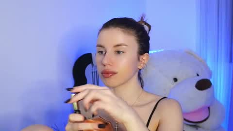 Snapshot of aelia_anara chatting on 03-16-26, 06:23 Aelia online show from 03-16-26, 06:23