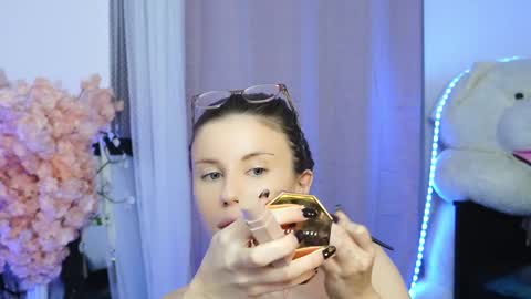 Snapshot of aelia_anara chatting on 03-24-26, 06:24 Aelia online show from 03-24-26, 06:24