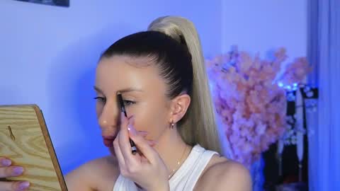 Snapshot of aelia_anara chatting on 03-27-26, 06:29 Aelia online show from 03-27-26, 06:29